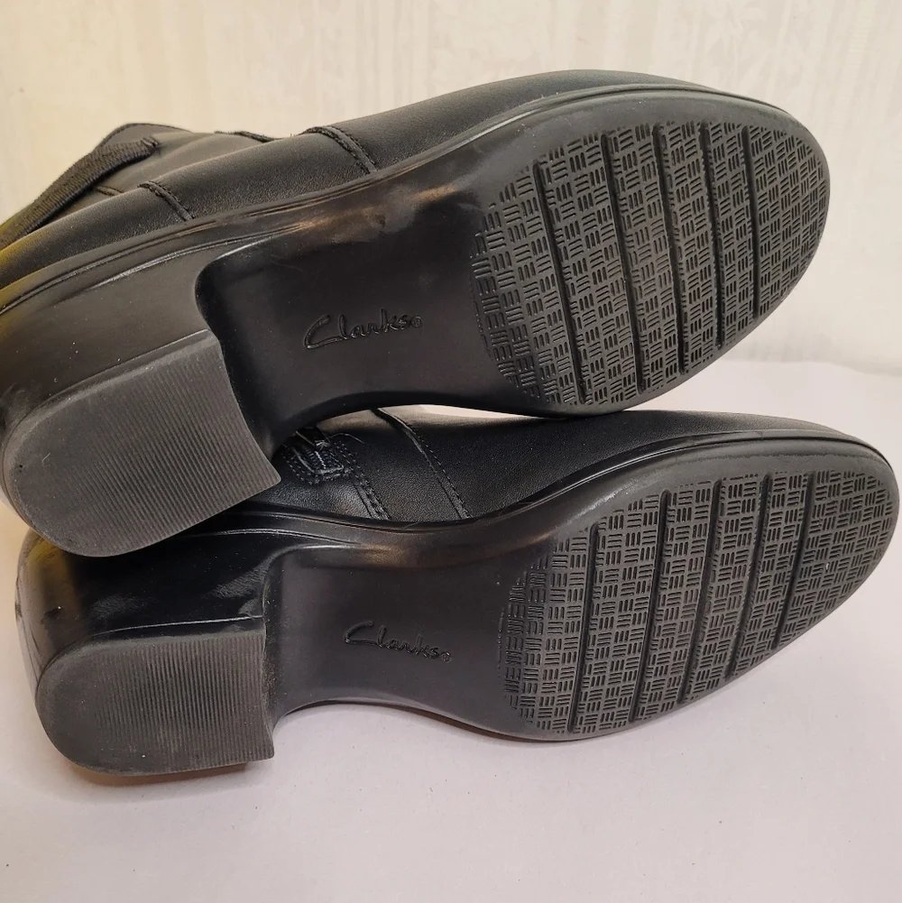 Clarks Emily Holly Black Leather Ankle Boots Women's Size 8 Side Zip Classic